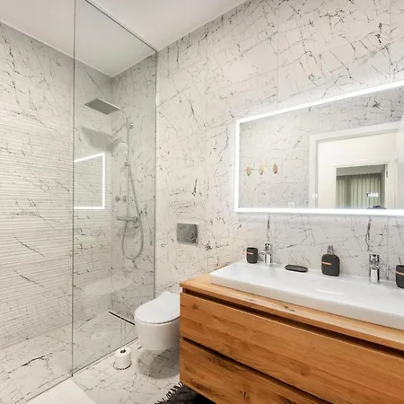 Elegant 1-bedroom Hradeckega